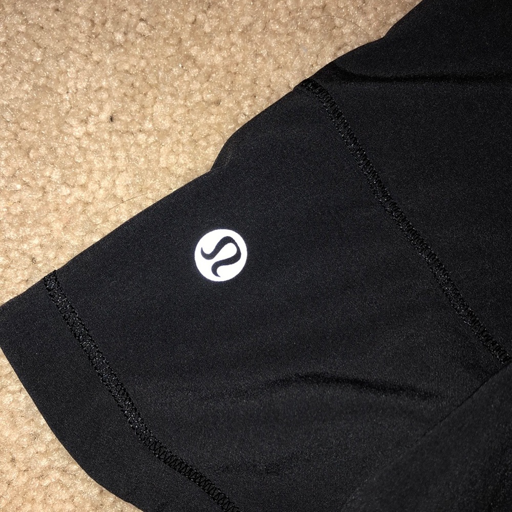 black lululemon skirt